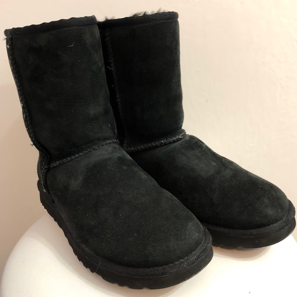 UGG CLASSIC SHORT II BOOTS